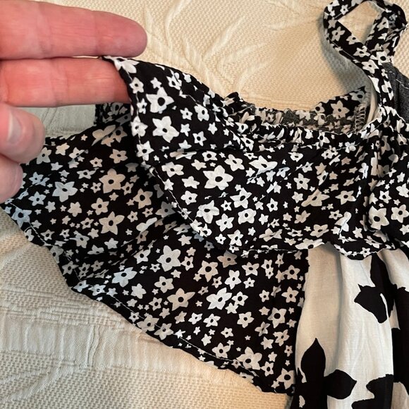 CATO Off Shoulder/Cold Shoulder Blouse with Floral Flutter Sleeves Size XL - Picture 13 of 13